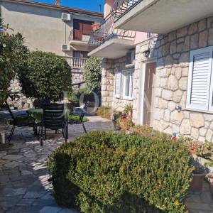Novi Vinodolski, kuća u blizini centra i mora