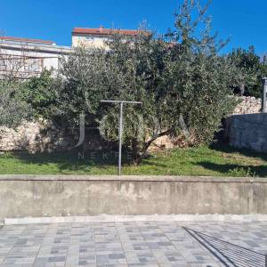 Novi Vinodolski, kuća u blizini centra i mora