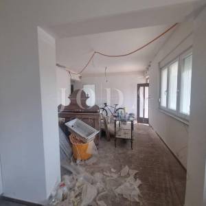 Novi Vinodolski, kuća u centru sa prostranom okućnicom