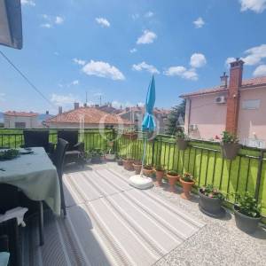 Novi Vinodolski, kuća u centru sa prostranom okućnicom