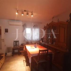 Novi Vinodolski, kuća u centru grada