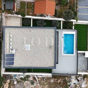 Novi Vinodolski moderna novogradnja blizu plaže i centra grada