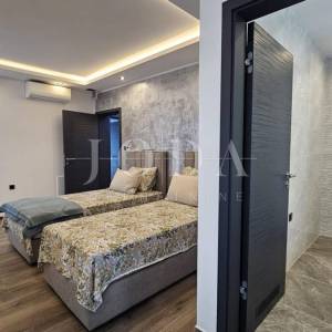 Novi Vinodolski moderna novogradnja blizu plaže i centra grada