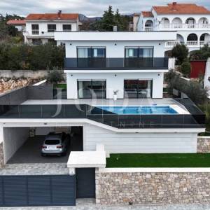 Novi Vinodolski moderna novogradnja blizu plaže i centra grada