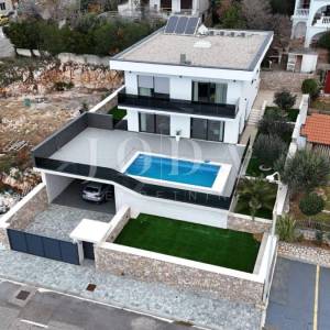 Novi Vinodolski moderna novogradnja blizu plaže i centra grada