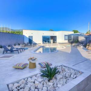 Novi Vinodolski, moderna vila sa bazenom