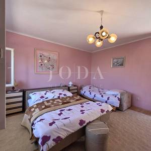 Novi Vinodolski, Smokvica Krmpotska, kuća sa dva stana