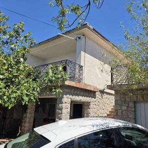 Novi Vinodolski, Smokvica Krmpotska, kuća sa dva stana