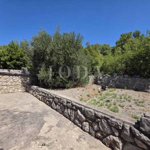 Novi Vinodolski, Smokvica Krmpotska, kuća sa dva stana