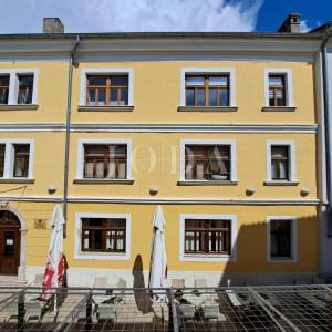 Novi Vinodolski, stambeno-poslovni objekt u centru grada
