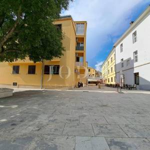 Novi Vinodolski, stambeno-poslovni objekt u centru grada
