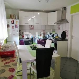 NOVI VINODOLSKI - stan na dobroj poziciji blizu mora