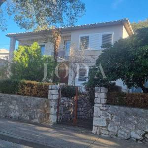 Novi Vinodolski,centar, kuća 180m od mora
