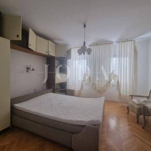 Novi Vinodolski,centar, kuća 180m od mora
