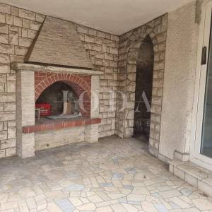 Novi Vinodolski,centar, kuća 180m od mora