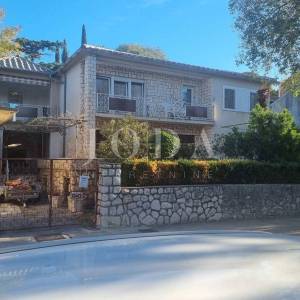 Novi Vinodolski,centar, kuća 180m od mora