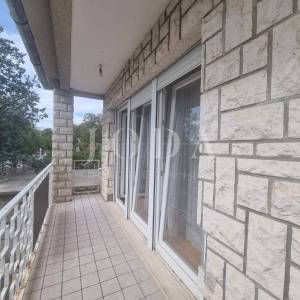 Novi Vinodolski,centar, kuća 180m od mora
