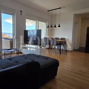 Novo uređeni penhouse 67m2 s panoramskim pogledom na more (prodaja).