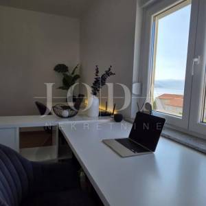 Novo uređeni penhouse 67m2 s panoramskim pogledom na more (prodaja).