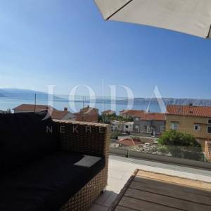 Novo uređeni penhouse 67m2 s panoramskim pogledom na more (prodaja).