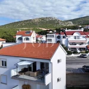 Novo uređeni penhouse 67m2 s panoramskim pogledom na more (prodaja).