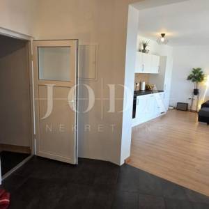 Novo uređeni penhouse 67m2 s panoramskim pogledom na more (prodaja).