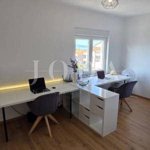 Novo uređeni penhouse 67m2 s panoramskim pogledom na more (prodaja).