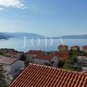 Novo uređeni penhouse 67m2 s panoramskim pogledom na more (prodaja).