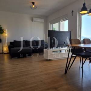 Novo uređeni penhouse 67m2 s panoramskim pogledom na more (prodaja).