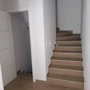 Novogradnja kuća sa bazenom,NOVIGRAD okolica