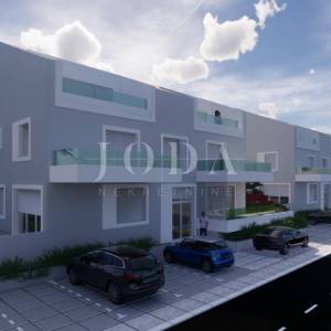 Novogradnja s okućnicom 250m od mora