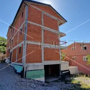 Novoizgrađeni objekt, 6 stanova, garaža, parking, pogled, Senj, 602,39