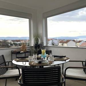 Novouređeni apartman s otvorenim pogledom na more