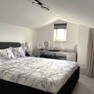 Novouređeni apartman s otvorenim pogledom na more