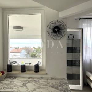 Novouređeni apartman s otvorenim pogledom na more
