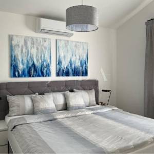 Novouređeni apartman s otvorenim pogledom na more