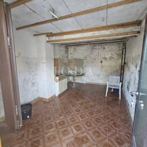 Obiteljska kuća sa 2 objekta i šternom,BARBAN okolica
