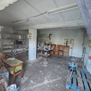 Obiteljska kuća sa 2 objekta i šternom,BARBAN okolica