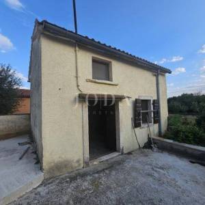 Obiteljska kuća sa 2 objekta i šternom,BARBAN okolica