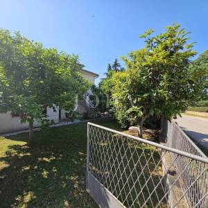 Obiteljska kuća sa dva stana 3km od mora,POREČ okolica