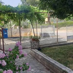 Obiteljska kuća sa dva stana 3km od mora,POREČ okolica