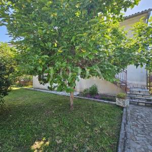 Obiteljska kuća sa dva stana 3km od mora,POREČ okolica