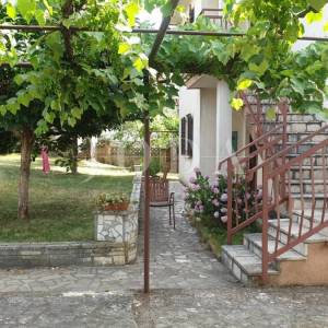 Obiteljska kuća sa dva stana 3km od mora,POREČ okolica