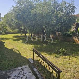 Obiteljska kuća sa dva stana 3km od mora,POREČ okolica