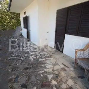 Omiš, Tugare prodaja samostojeća kuća 200 m2