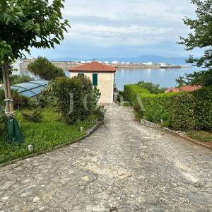 Omišalj, vila u blizini mora