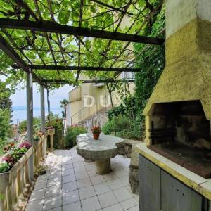 OPATIJA, CENTAR – dugoročni najam s pogledom na more, parking, centar Opatije