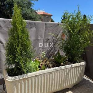 OPATIJA, CENTAR - funkcionalni stan 37m2 s terasom i parkingom na glavnoj ulici u centru Opatije!