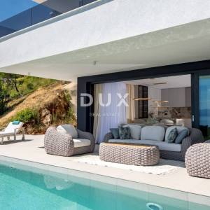 OPATIJA, CENTAR - luksuzna rezidencija za dugoročni najam s vlastitim bazenom i garažom