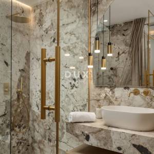 OPATIJA, CENTAR - luksuzna rezidencija za dugoročni najam s vlastitim bazenom i garažom